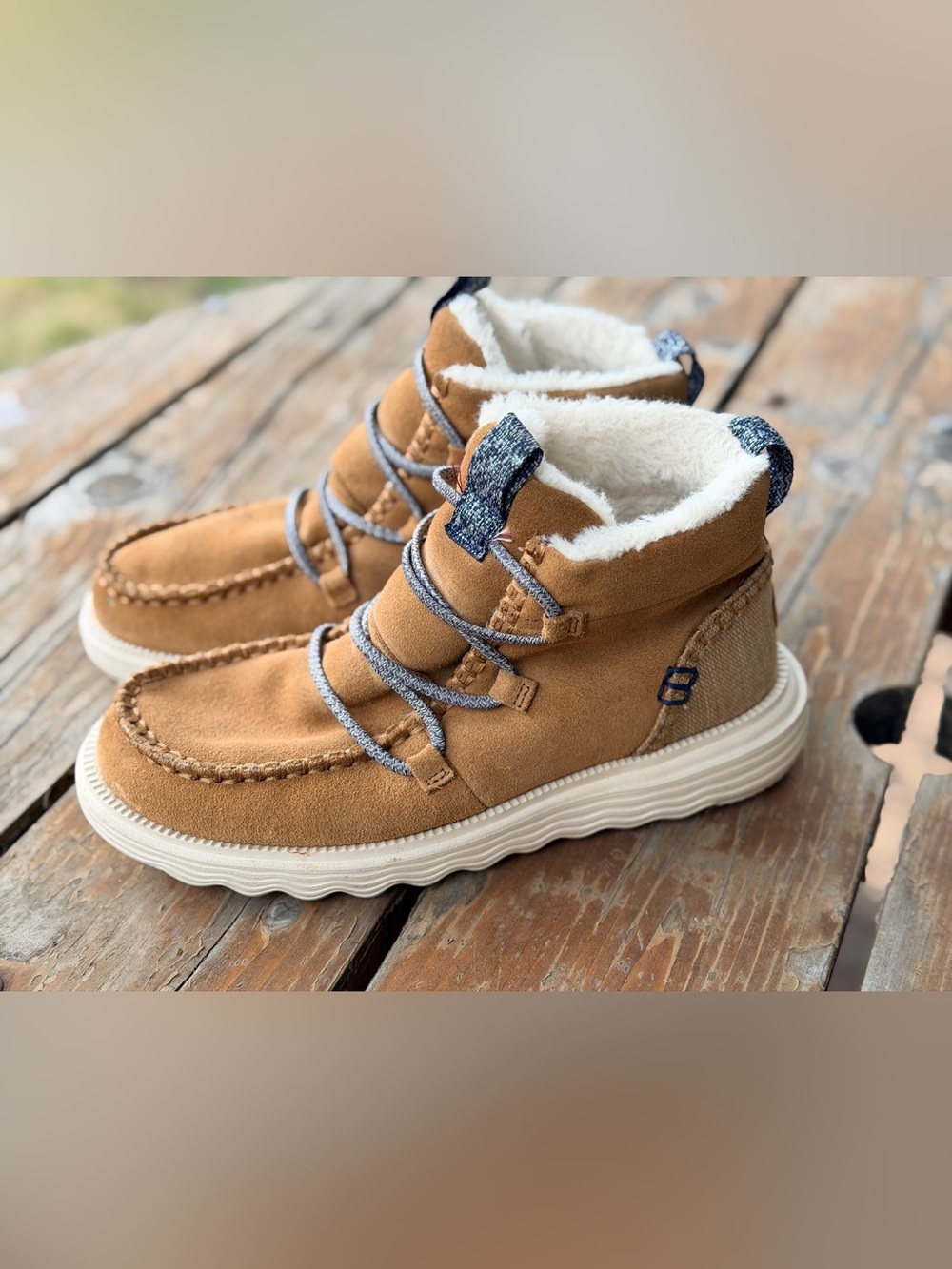 Women’s Size 7 Hey Dude Reyes in Tan Suede With White Faux Fur Lining